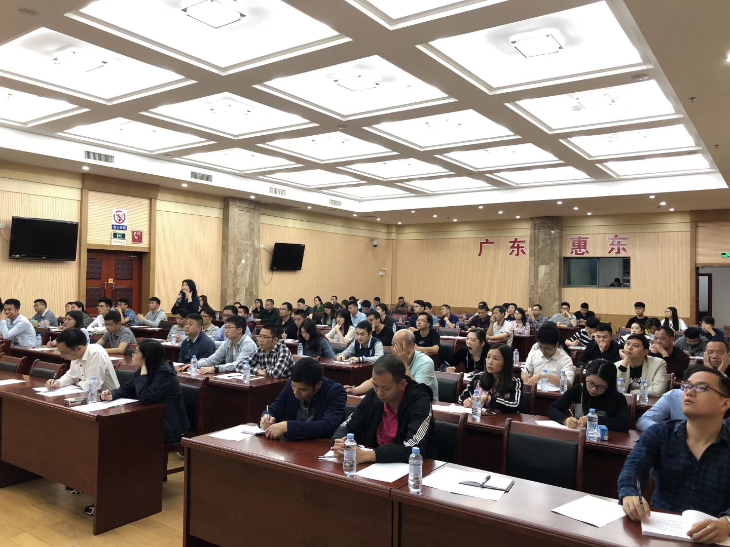 1555642259592104.jpg d2eaffca0b66b53d1267173c79eda85.jpg