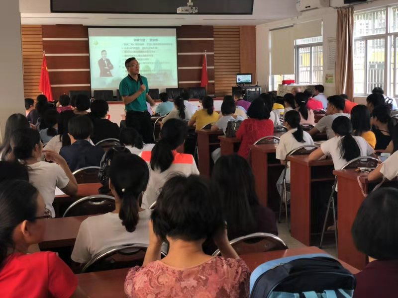 1571728949987114.jpg 大湖學校教師講座1.jpg